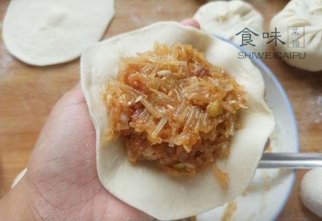 鲜美|吃萝卜的季节到了，教你秘制萝卜包子馅，鲜美多汁，一顿5个不够