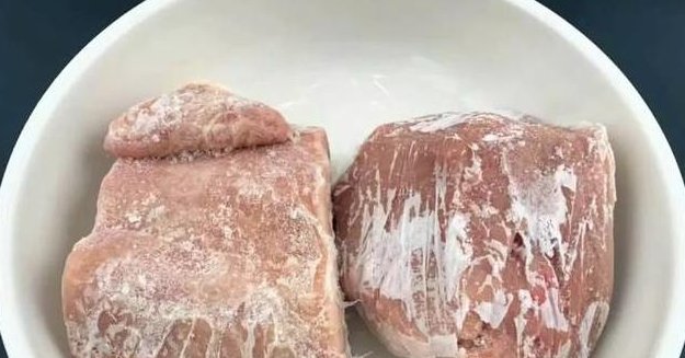学会|解冻肉时,最忌直接用水泡!学会这2招,快速解冻,口感鲜还营养