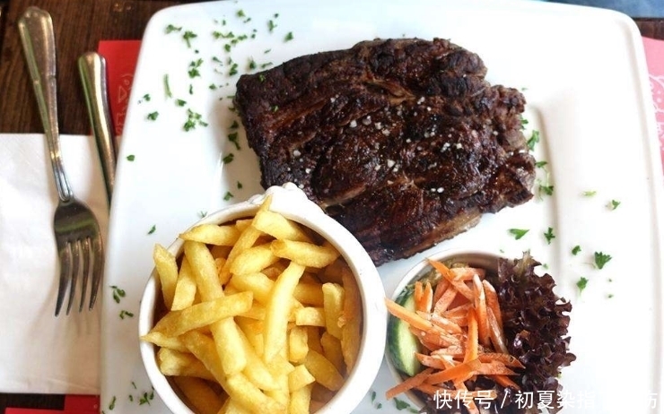 收走|一人去吃牛排,中途去趟厕所餐具被收走!用此招,不尴尬