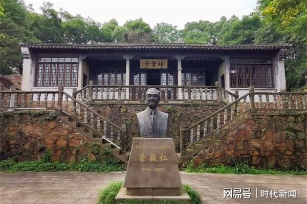  荣宗锦|怀家国之情操，为天下布芳馨