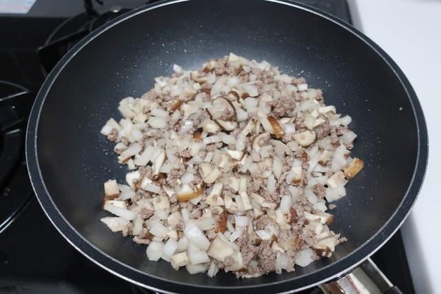 美食|简单美食之《嫩芽菜牛肉盖饭》的做法