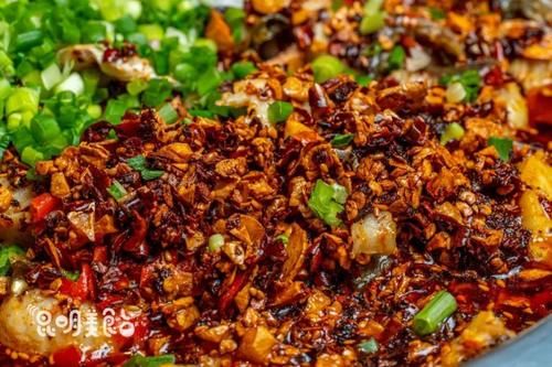 排队|昆明排队三十年老店,15张桌子,“镇店之宝”每天卖半吨