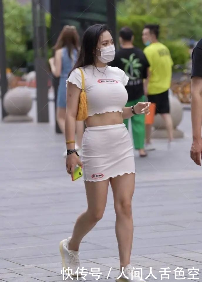 微胖|街拍丨微胖体型的紧身穿搭