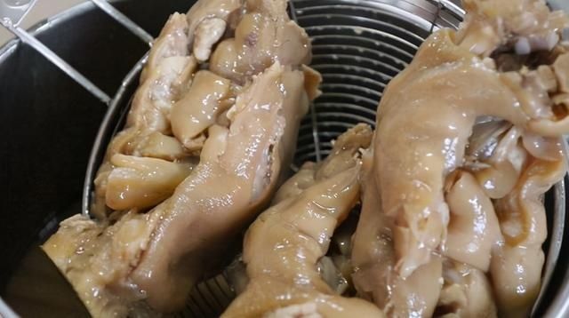  老师傅|老师傅告诉你，怎么才能保持卤菜不变色？