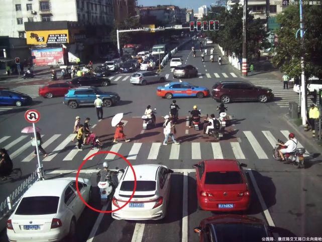  八一路交叉口|摩托车、电动车不按道行驶大曝光！丨创建曝光台