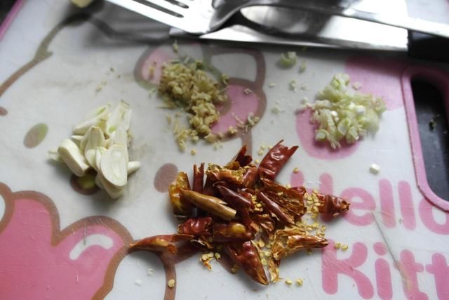 季豆段|夏季此菜正当季,我家隔三差五吃一次,生津解暑,增强免疫力