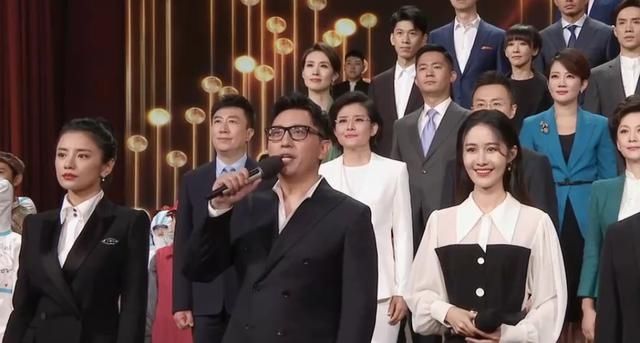  董卿|108位主持人“世纪同框”，董卿站C位，华少太业余，梁田比汪涵稳