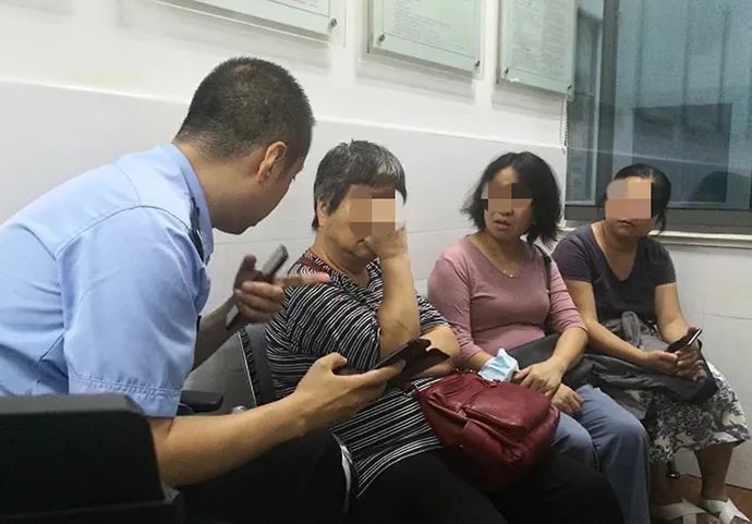 外国朋友|“外国大兵”有25公斤的美金等你拿？又有阿姨信了