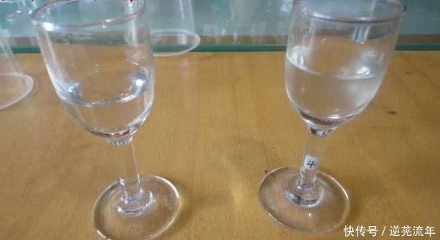 是因为|真正会喝酒的人,都会在白酒旁放一杯水,这到底是因为什么