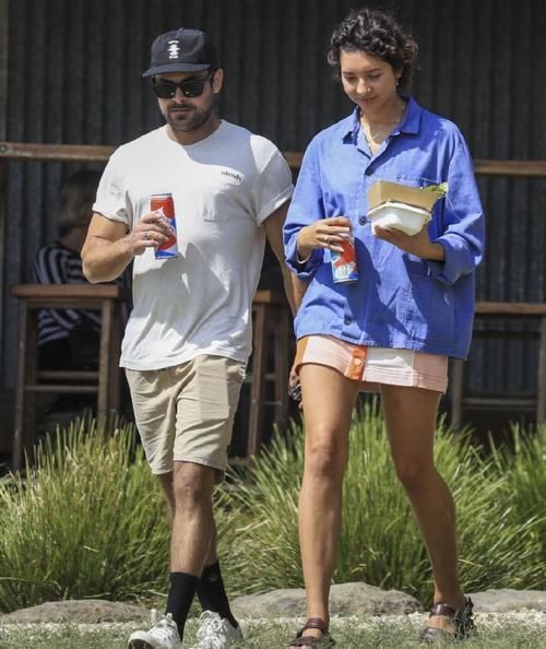  灰姑娘|现实版灰姑娘！好莱坞男神扎克新恋情曝光，女友是一个普通服务员