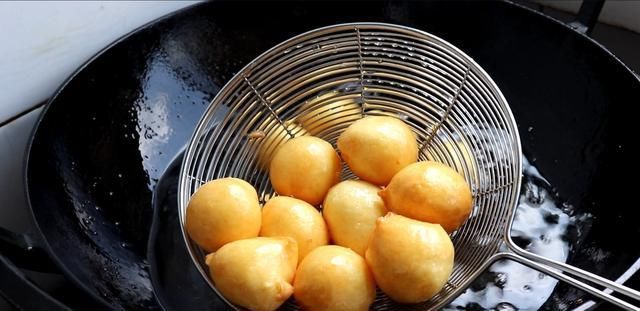 山西|山西特色小吃“蜜汁风葫芦”做法,口感香甜酥脆,大人小孩都爱吃