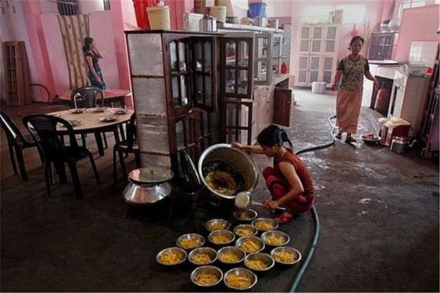 妻子|世界上最大的家庭，男子娶39位妻子养育94名孩子，全家福共181人