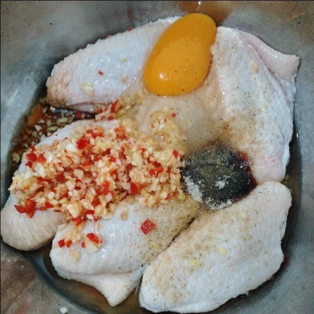  好吃|炸鸡翅这样做金黄酥脆，鲜嫩多汁，十分入味，比外面买的好吃