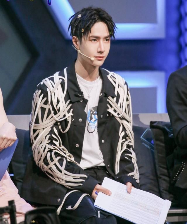  邀请|这档综艺豆瓣评分超前两季，邀请王一博参加很明智，热度靠他们俩