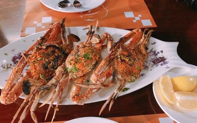 迪拜|迪拜人吃什么?到菜市场转一圈就明白了,帝王蟹、鲨鱼,应有尽有