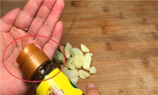 方法|才发现，白醋倒在手心真的很实用，这个方法花钱也买不来，收藏了