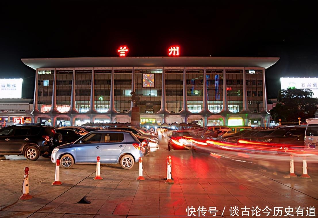  全国|全国唯一有错别字的火车站，几十年无人修正，书法上却是认可的