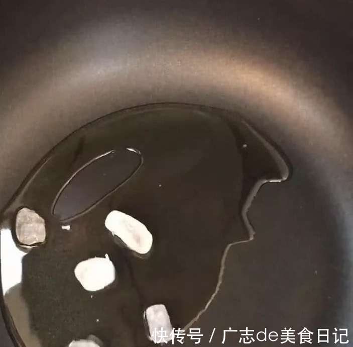  往锅中加入|祖传红烧肉做法，学会回家做，家里米饭都不够吃