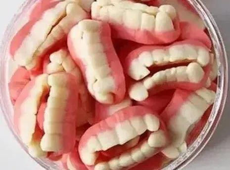 扔掉|看了就“难下嘴”的4种奇葩零食,图3让男生羞涩,图4吓得扔掉