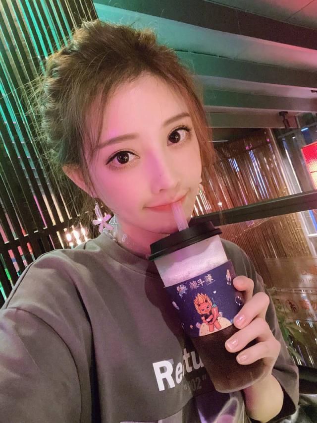  表现|冯提莫参加综艺强势在哪？看看之前的表现，粉丝都惊讶了