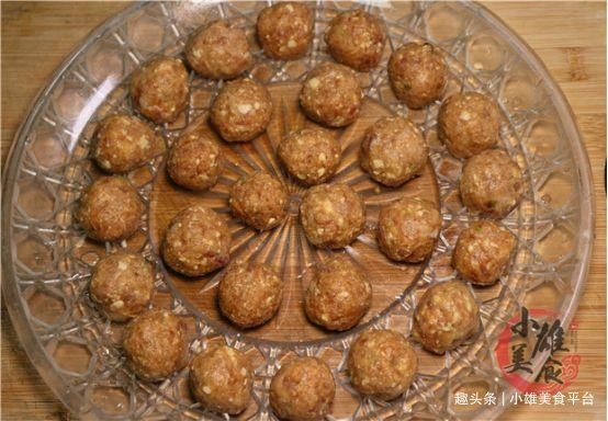  正确|炸丸子有人放淀粉，有人放面粉，都错了！教你正确的做法，太香了