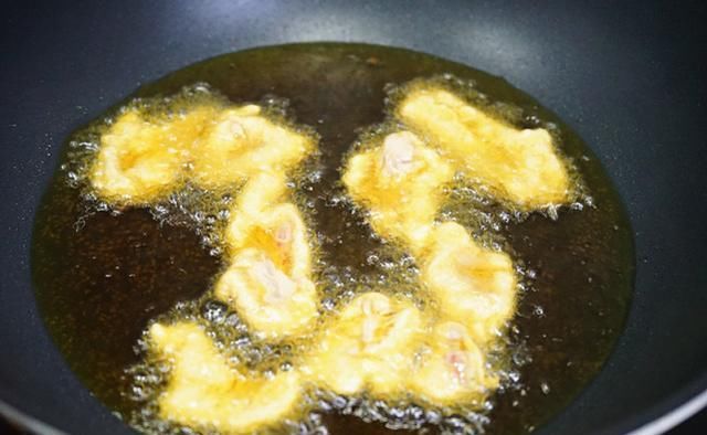  剁辣椒|一碗蒸酥肉，微辣鲜香超下饭，咬牙买了猪肉做这菜才不亏，吃过瘾