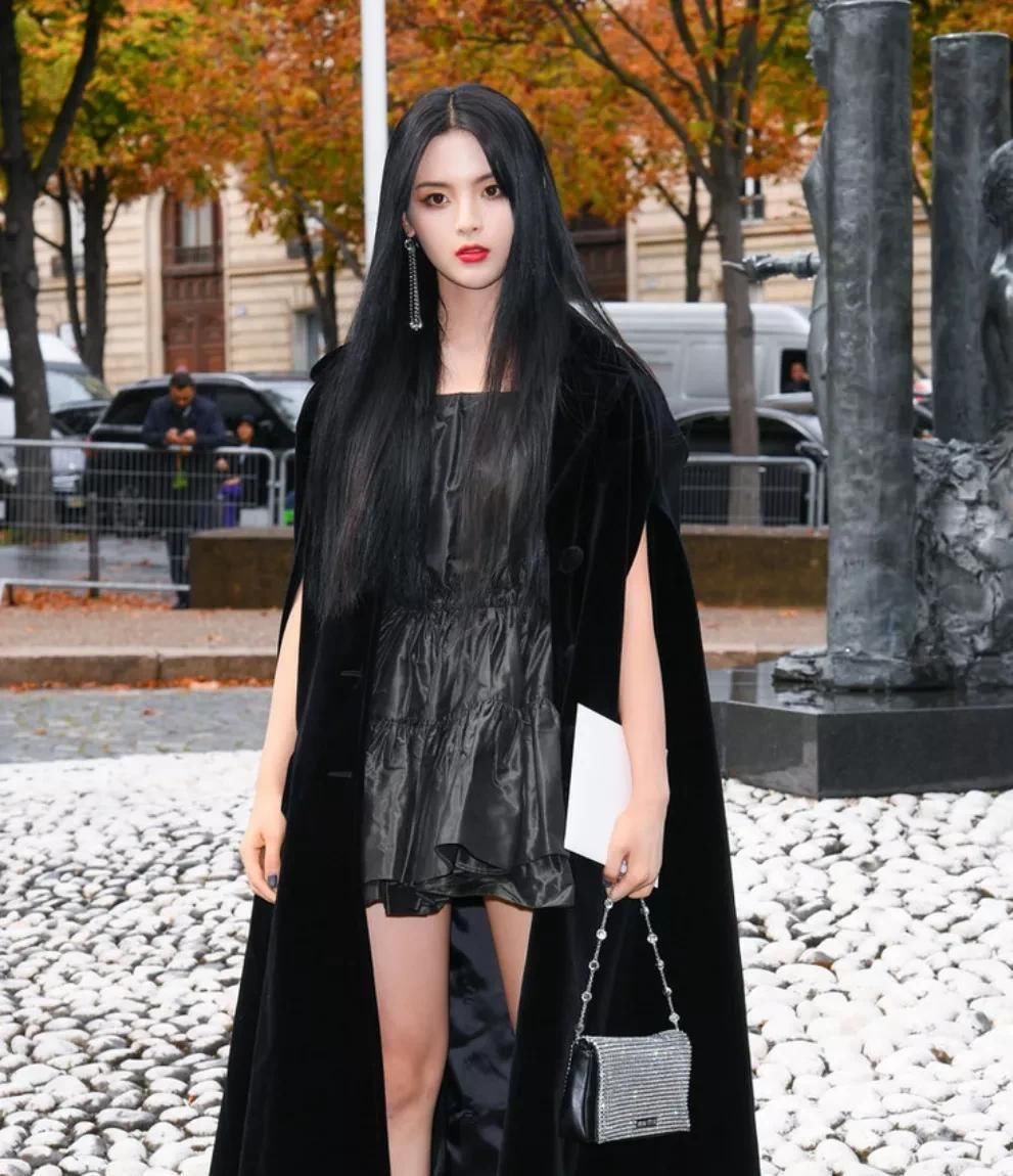  公司|“高产能”艺人杨超越, 曾经半年赚了近7000万, 到手只有100多万