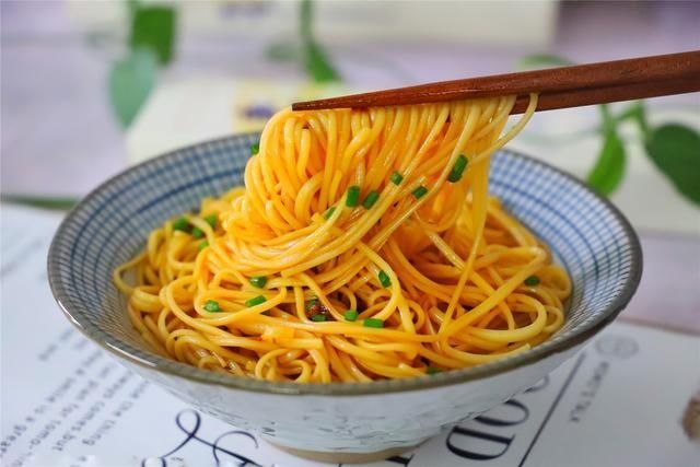  忌出|凉面想要好吃，最忌出锅就拌，多加一步，面不粘不坨，劲道又入味