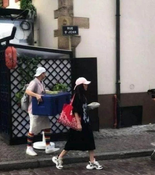 综艺|赵丽颖综艺中情绪崩溃倒床痛哭,大喊:自己的事情都想不明白