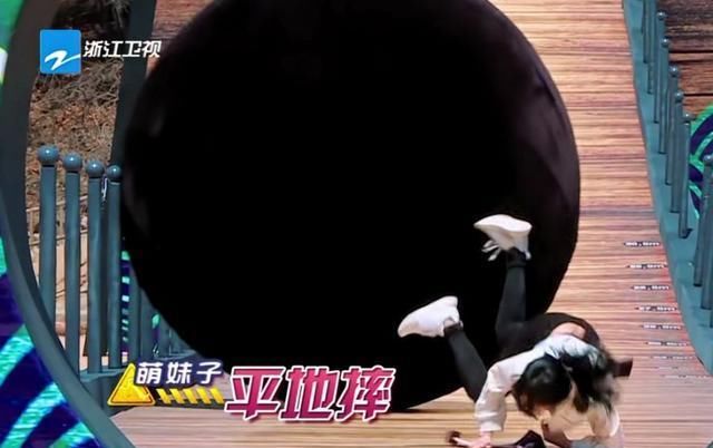  主动|跑男史上“最得宠”女嘉宾，被邓超主动牵手，baby都只能靠边站