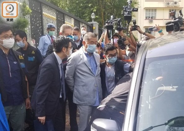  带走|警方搜查黎智英次子经营的餐厅 带走电脑