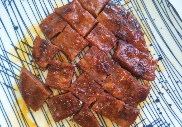  入味|煎牛排时，教你正确做法，牛排香嫩入味，不比去饭店买的差