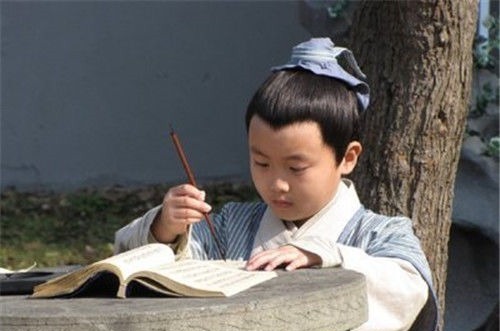 一事|他本是朱元璋爱子,却因一事被剃光浑身毛发,妻子也差一点被凌迟