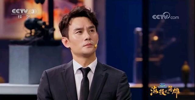  声音|演员王凯主持首秀多次热泪盈眶表现不俗，磁性的声音非常有感染力