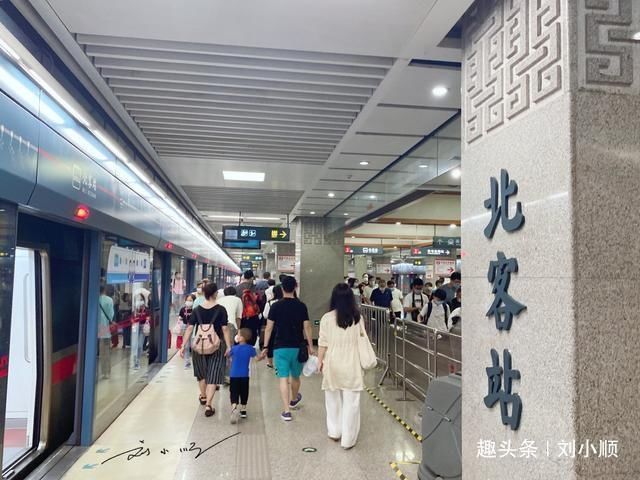 一头雾水|西安有个地铁站名字好奇怪，中国游客搞不清，外国游客更一头雾水