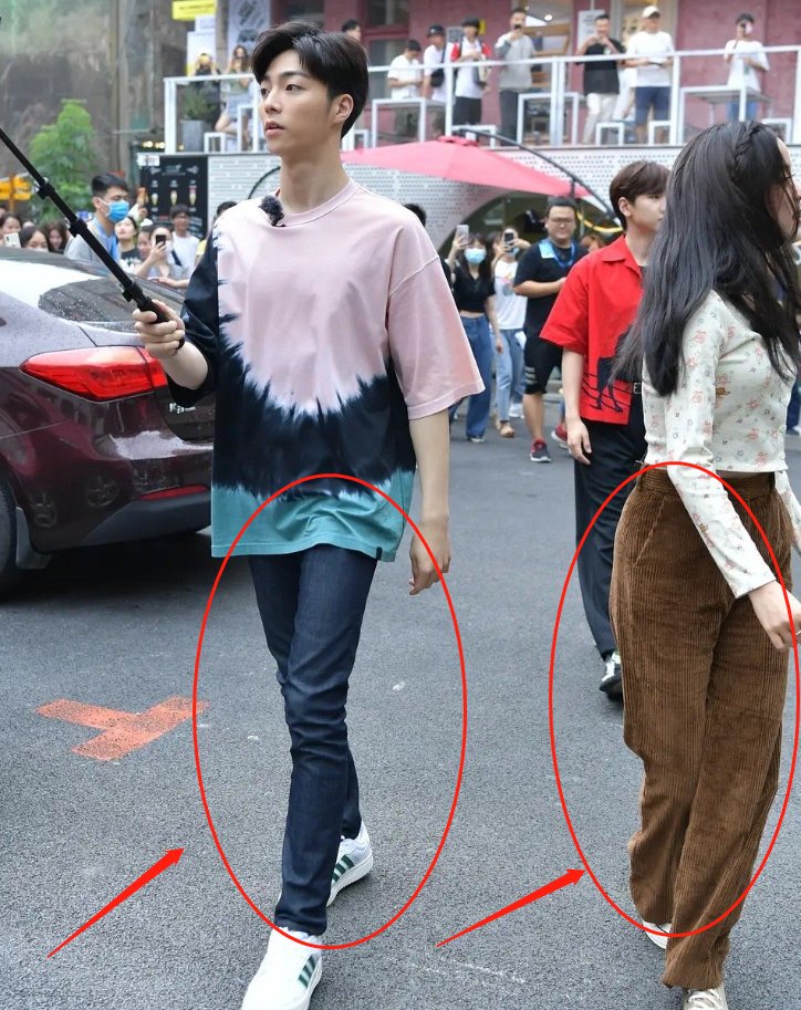  待遇|欧阳娜娜节目生图照，失去十级精修待遇后，真实腿围我没眼花吧？