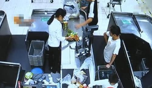 饮料|孩子在超市未结账先喝饮料，超市要十倍赔偿?妈妈回怼很给力