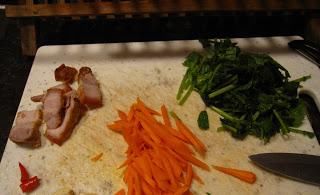 朋友|炒面时别直接下锅,多做一个步骤,面条不粘更有嚼劲,一盆不够吃