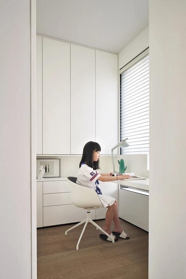  成都|成都 240 m2 极简大平层，兼顾自由与温暖的家