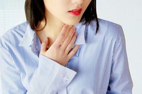  和皮肤|腋窝下长出来的小肉粒是什么？为什么会长出小肉粒，原因在哪里？