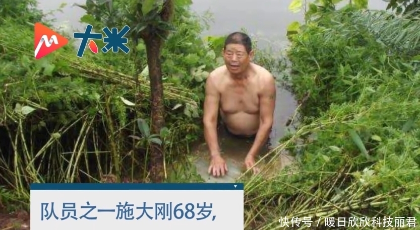 堤坝|面临洪灾决堤危险,年近7旬老人奋勇下水封堵堤坝漏水口