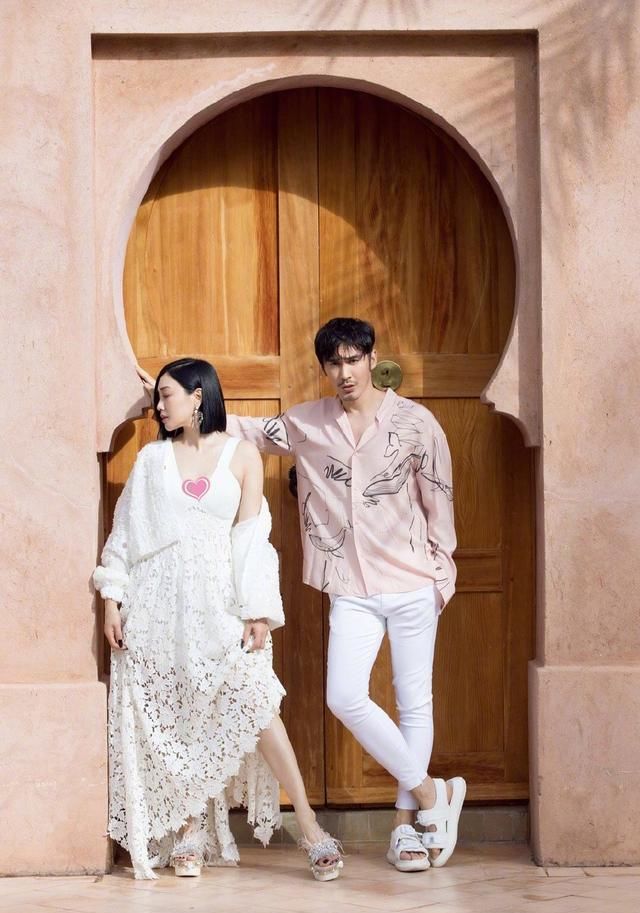  疯狂|钟丽缇的私服穿搭，虽然偶尔＂疯狂＂却透漏着幸福