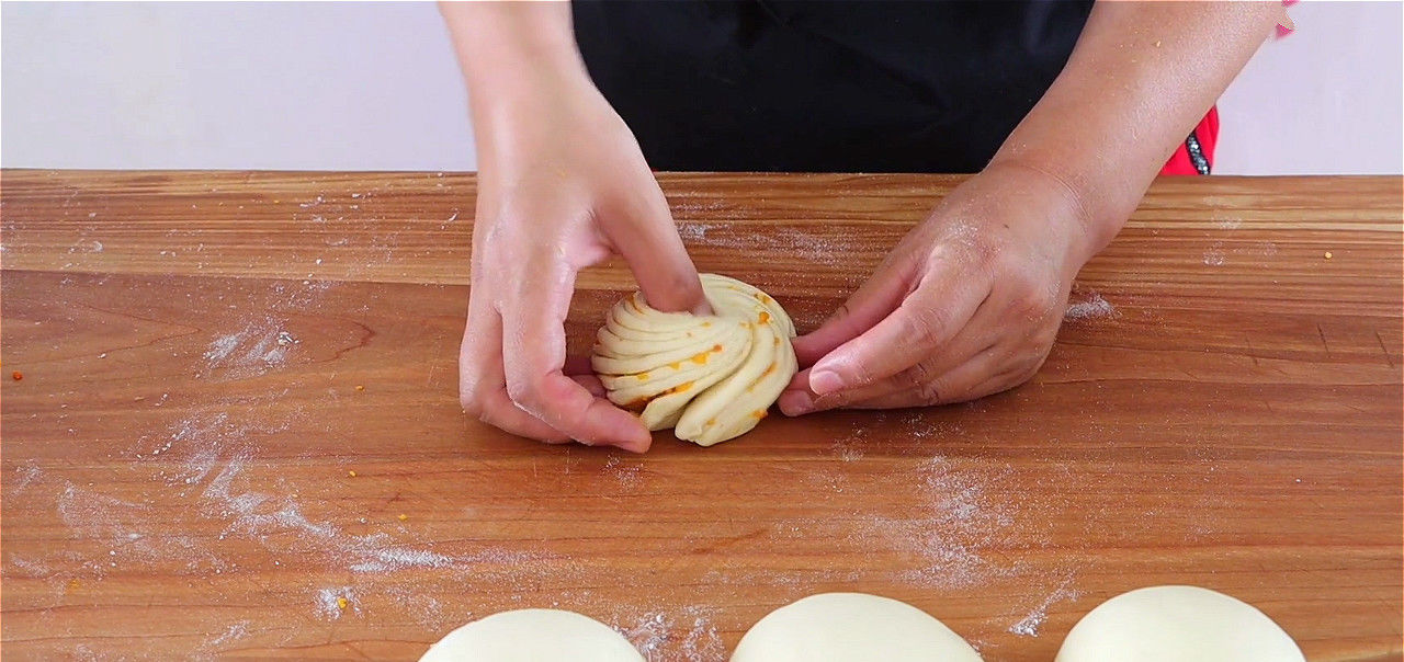  出锅暄|家常版花卷做法，一切一压，出锅暄软又香甜，新手也能做