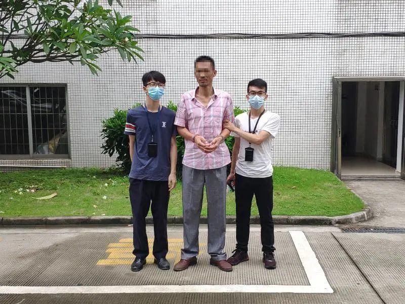  设置|太搞笑！这个笨贼玩自拍把自己送进派出所！这些手机设置很重要