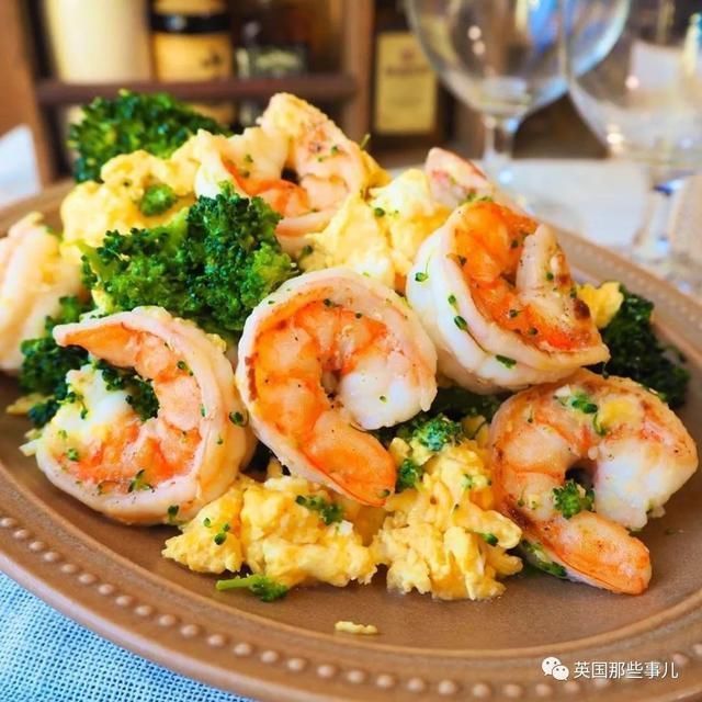  爸爸|霓虹爸爸热爱为家人制作美味菜肴，各种三明治光看着就超诱人