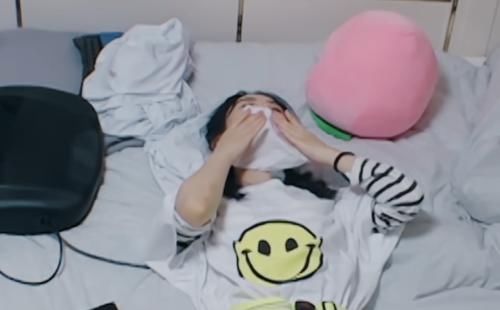  最真实|赵丽颖不吃饭躲房间里，镜头拍摄到房间全景：这哪像女孩住的地方？