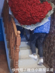 大哥|搞笑gif:大哥,这样开车,你不冷吗