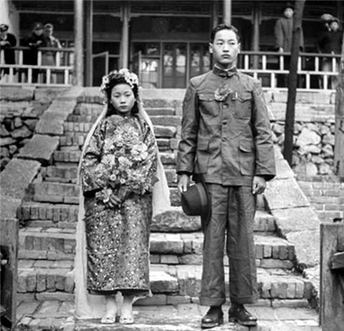 新郎|民国包办婚礼现场照：都是未成年，新娘确实漂亮，新郎一脸无所谓