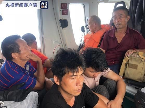  广东|广东一货轮海上因大风搁浅12船员被困！直升机分两批全部接回