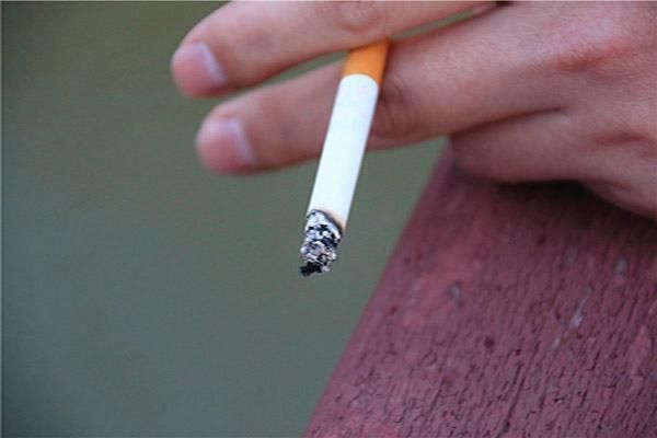  死皮|为什么老人身上，总有一种难闻的味道？如何清除老人味？